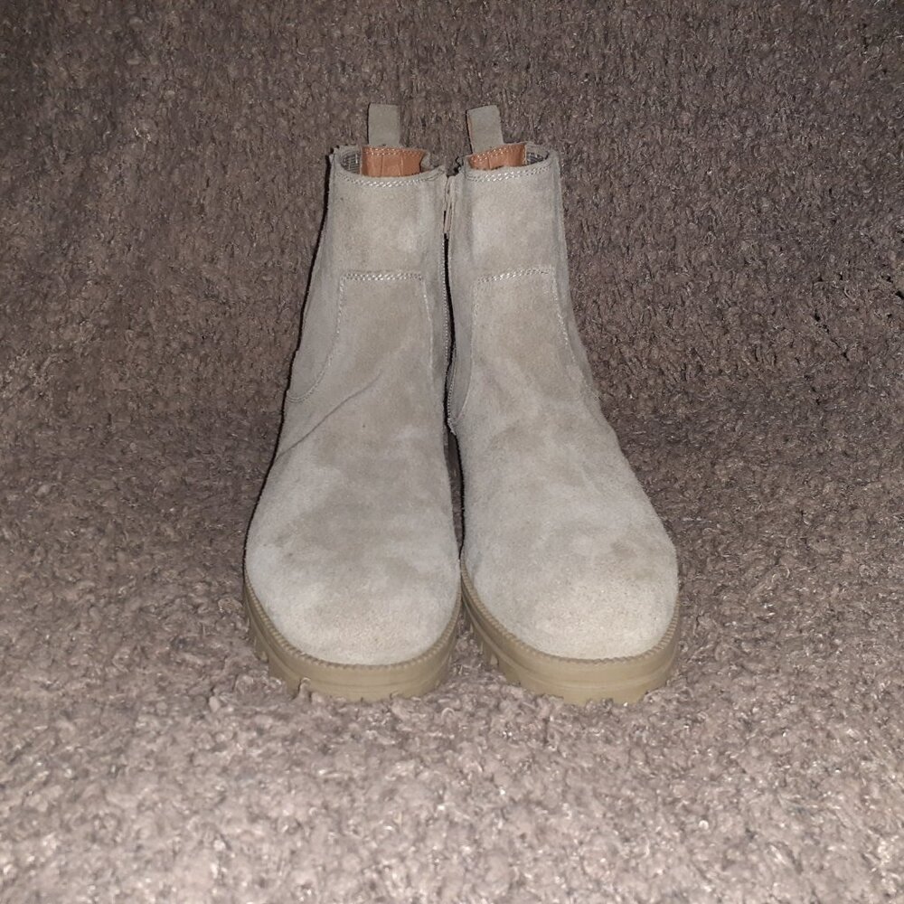 LUCKY BRAND-Hazyl-Tan/Beige Suede-Lug Sole Ankle Boots-Sz 9.5-Excellent - Picture 3 of 8